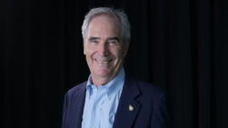 Michael Ignatieff: «Como ciudadanos, tenemos el deber de averiguar qué es verdad»